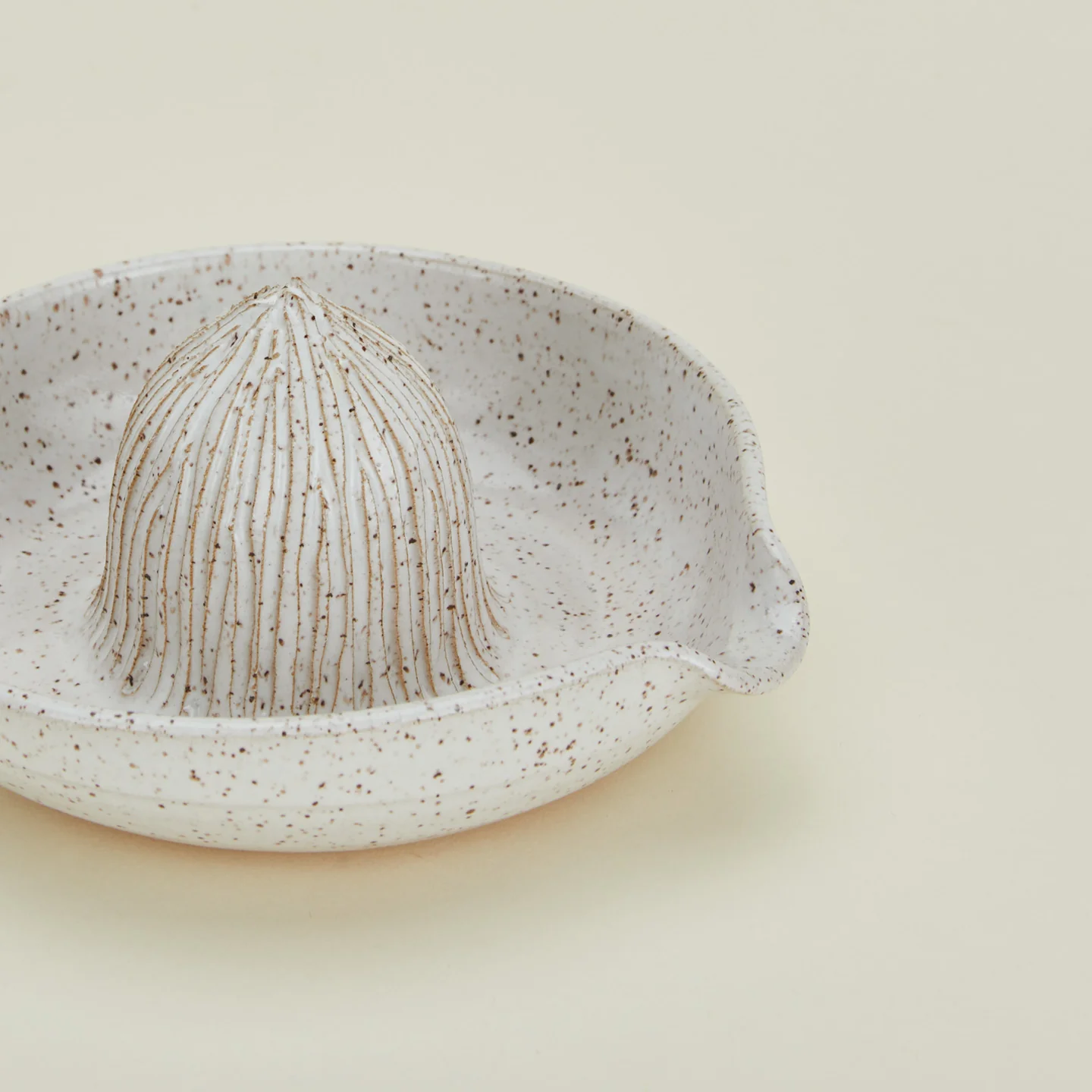 Citrus Juicer - White - Image 4