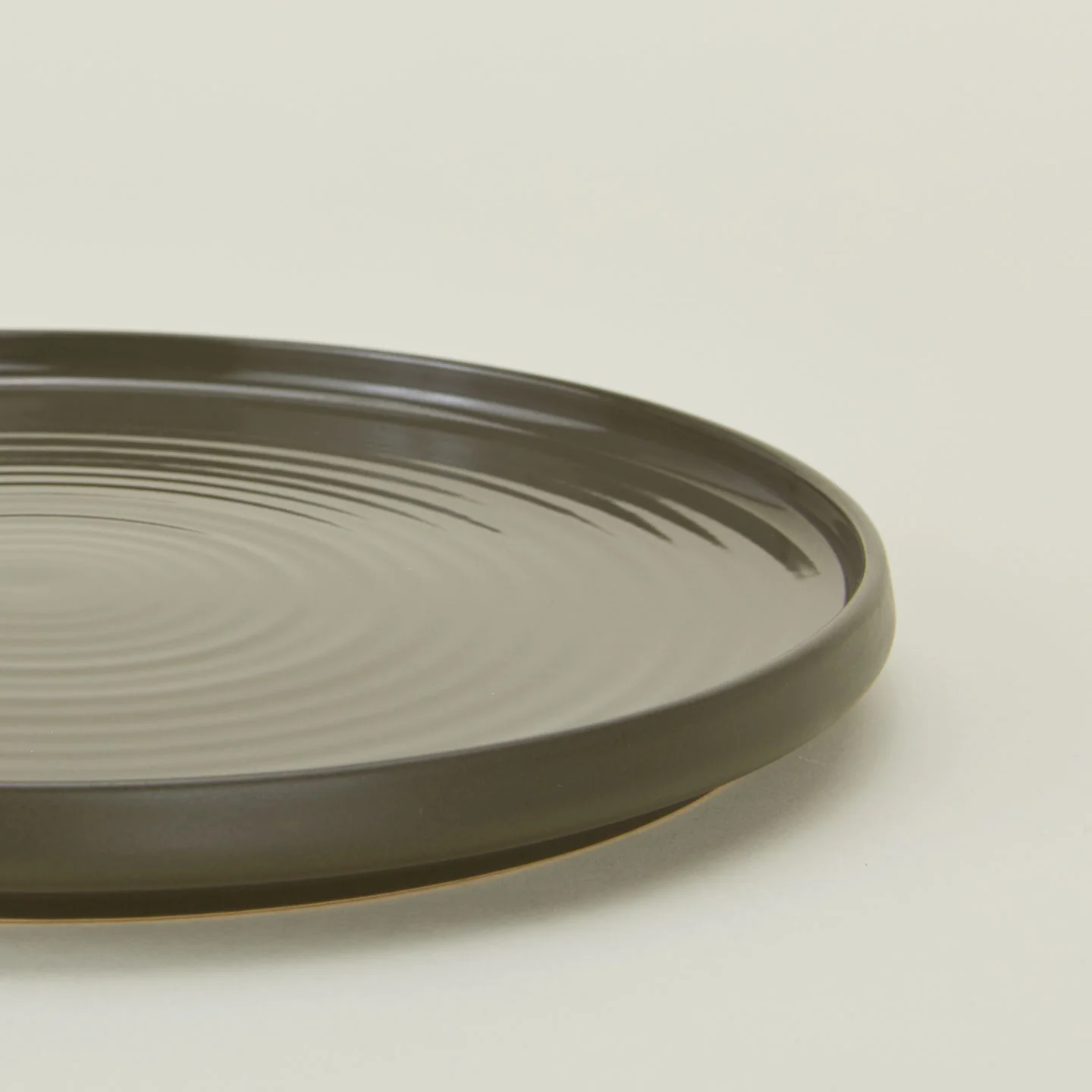 Essential Dinner Plate, Set of 4 - Olive - Image 3