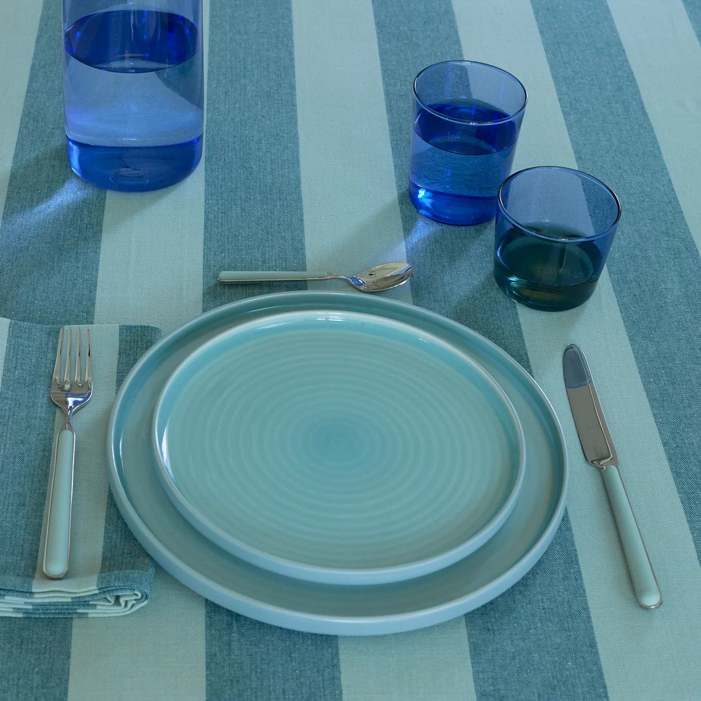Essential Glassware, Set of 4 - Blue - Image 3