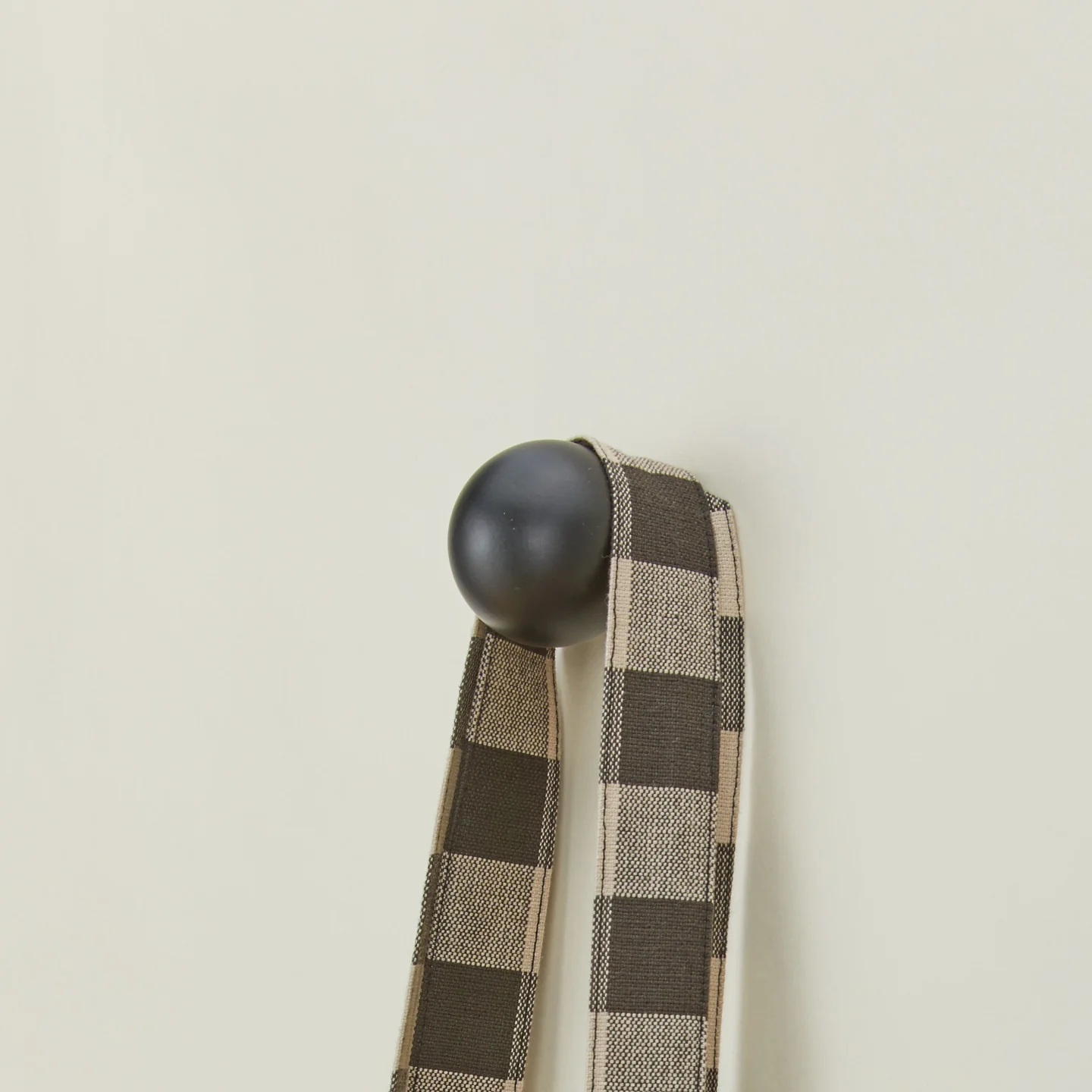 Essential Sphere Hook - Black - Image 2