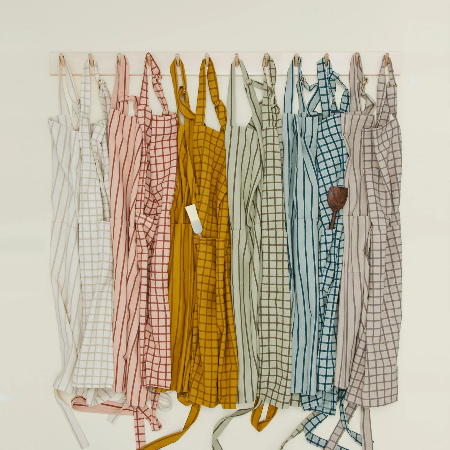 Essential Striped Apron - Mustard/Bronze - Image 4