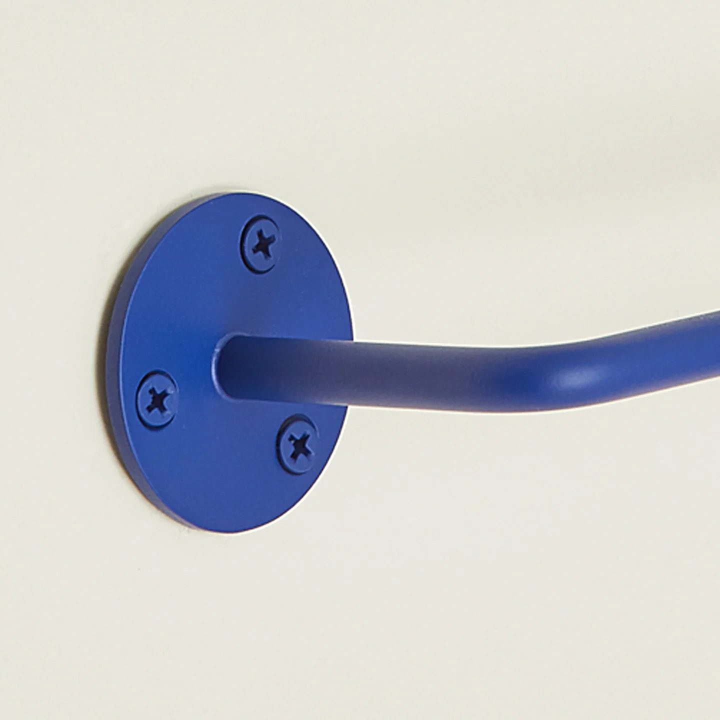 Essential Toilet Paper Holder - Klein Blue - Image 4