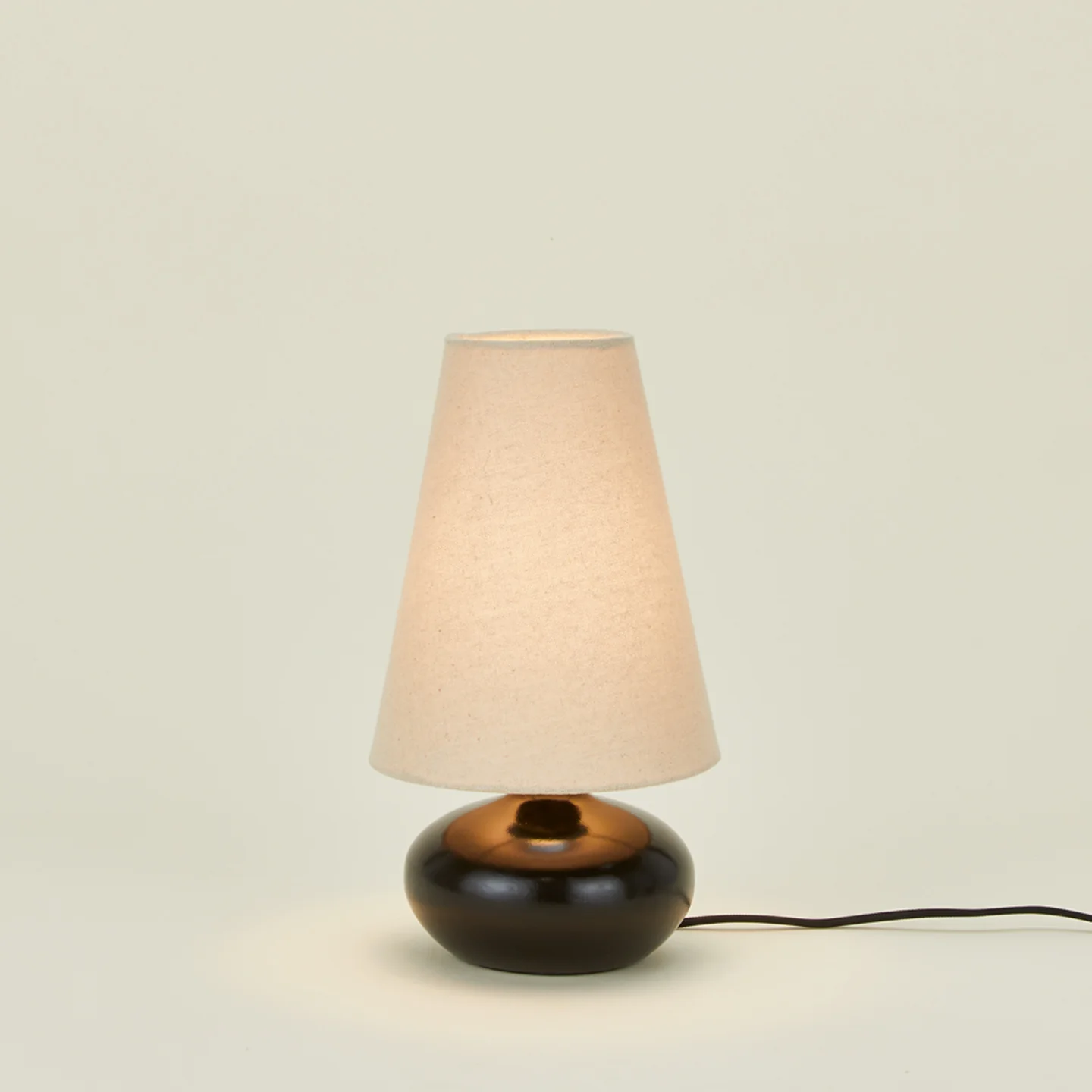 Olivia Linen Table Lamp - Image 3