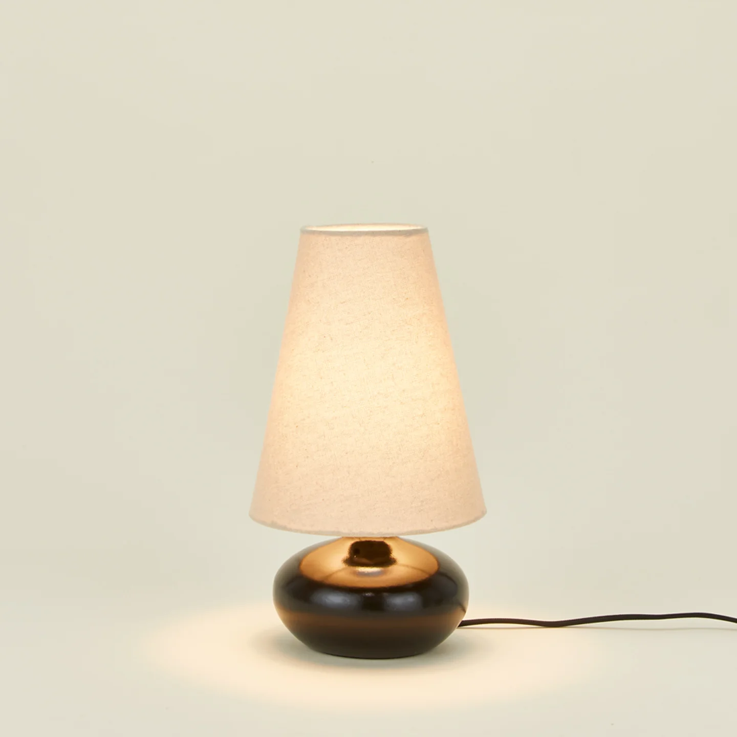 Olivia Linen Table Lamp - Image 4