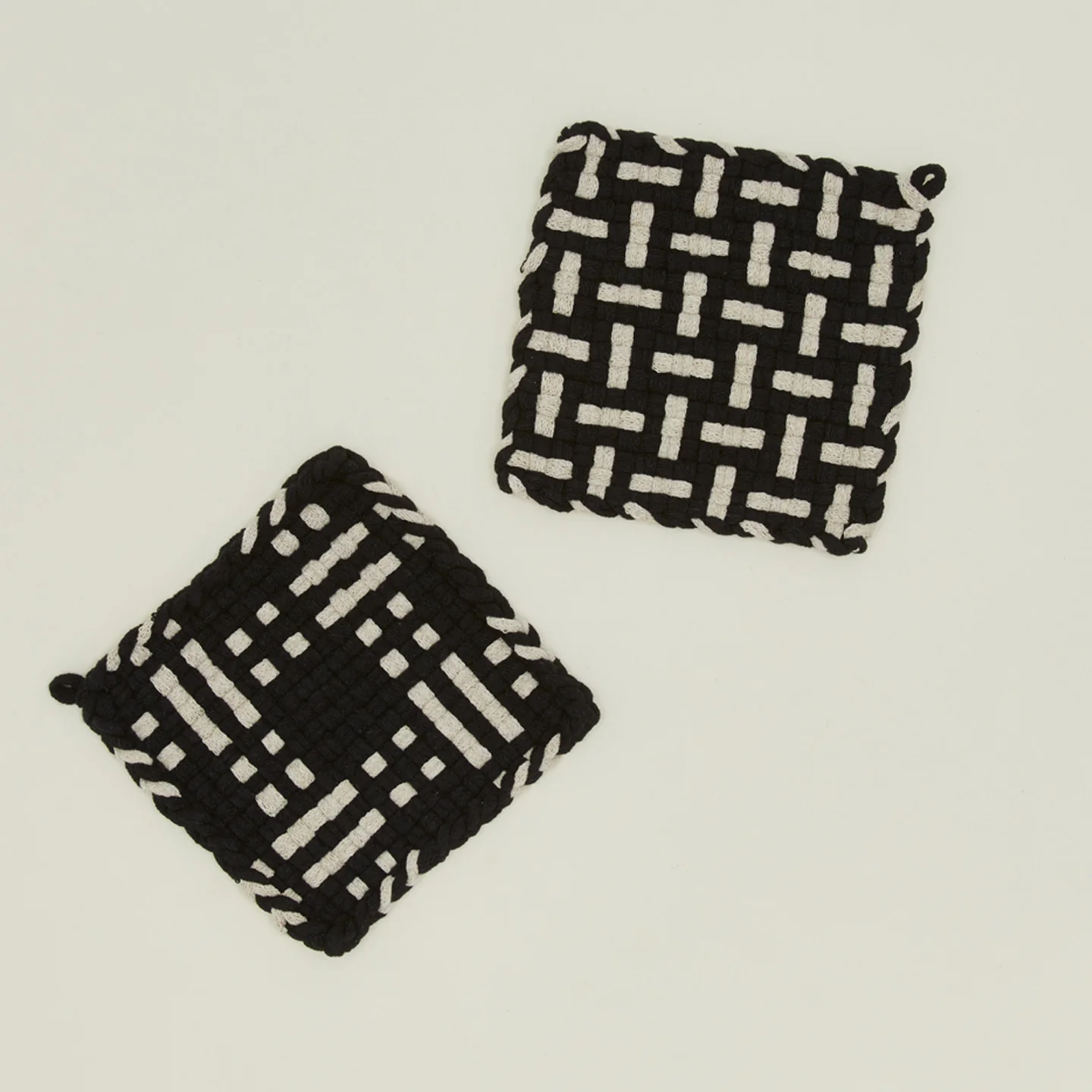 Parquet Handwoven Pot Holder - Black/Flax - Image 3
