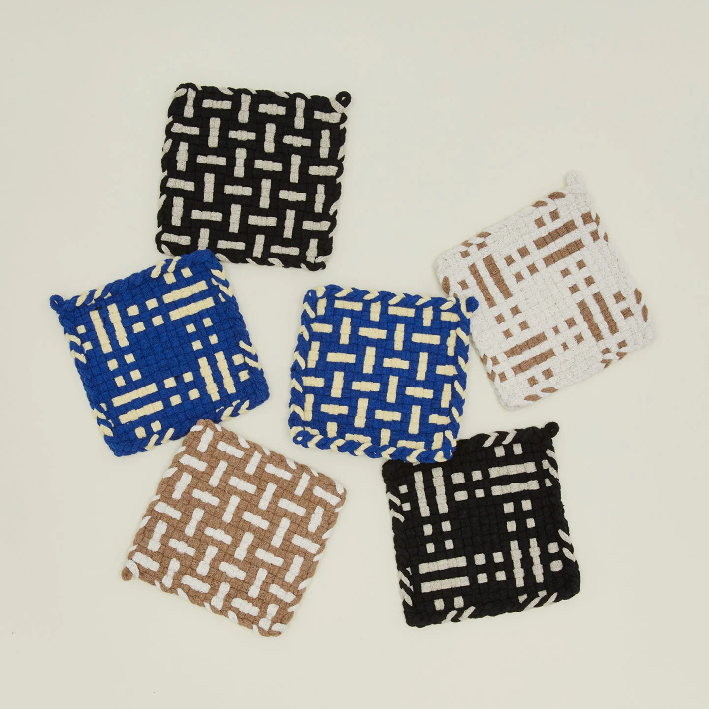 Parquet Handwoven Pot Holder - Black/Flax - Image 5