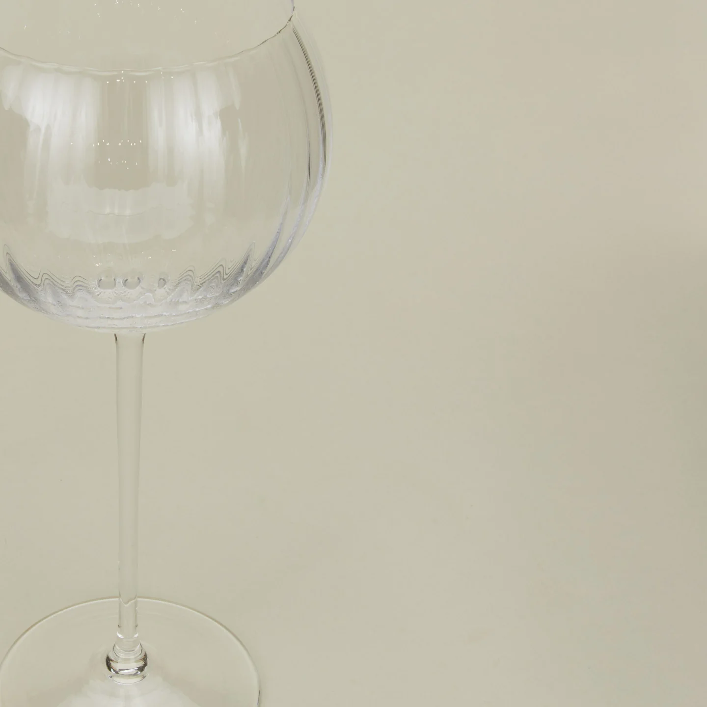 Ribbed Red Wine Glass, Set of 2 - Clear - Image 3