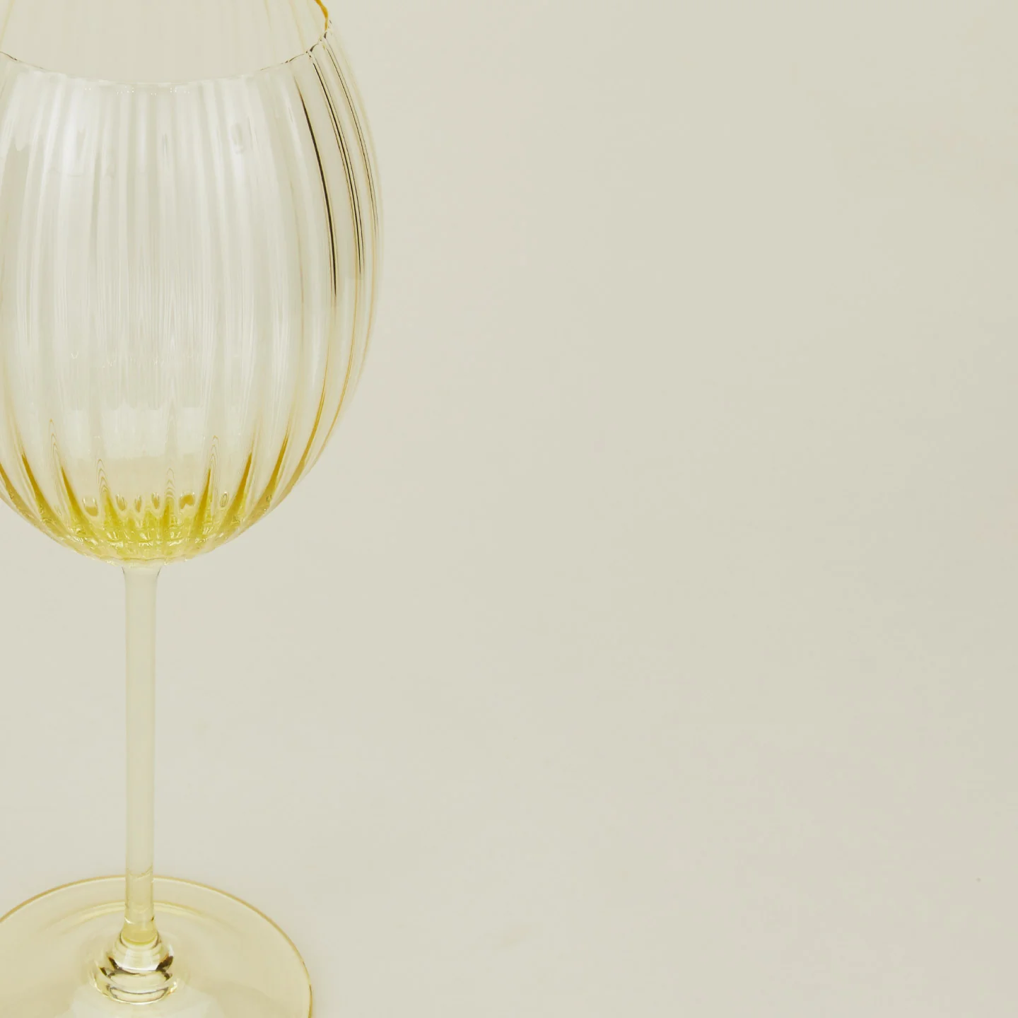 Ribbed White Wine Glass, Set of 2 - Amber - Image 3