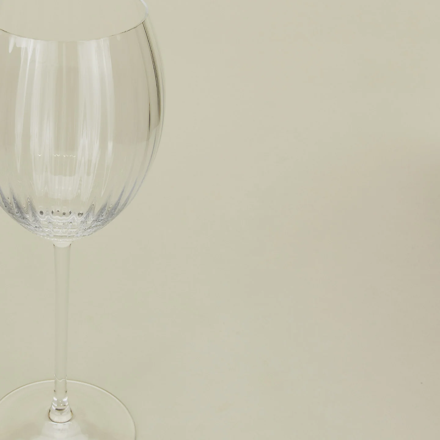 Ribbed White Wine Glass, Set of 2 - Clear - Image 3